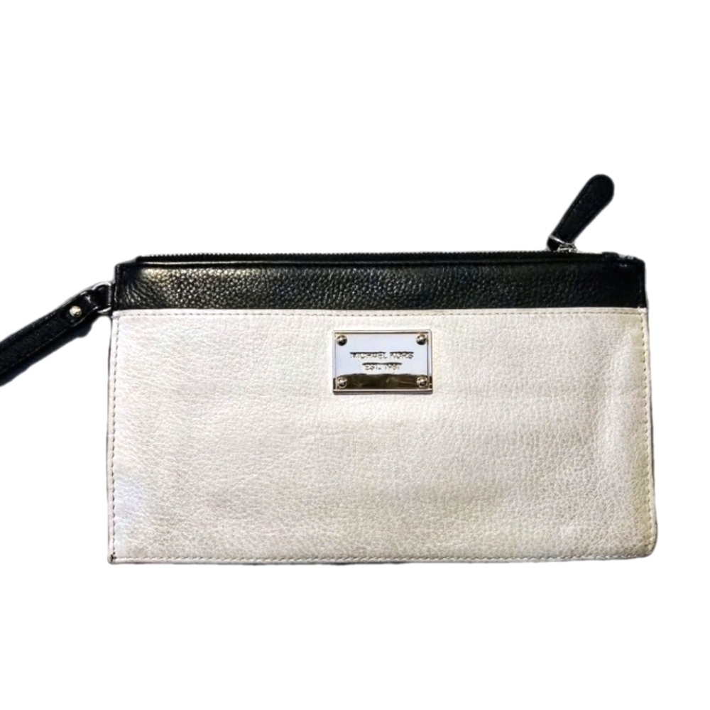 EUC - Michael Kors Black and White Wristlet